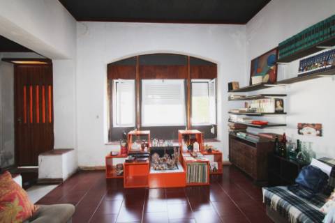 Moradia T6, lote 915m2, próxima da praia, na Parede, Cascais