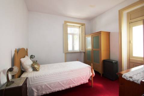 Moradia T6, lote 915m2, próxima da praia, na Parede, Cascais