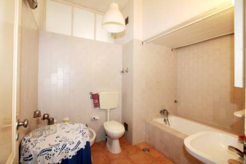 Moradia T6, lote 915m2, próxima da praia, na Parede, Cascais