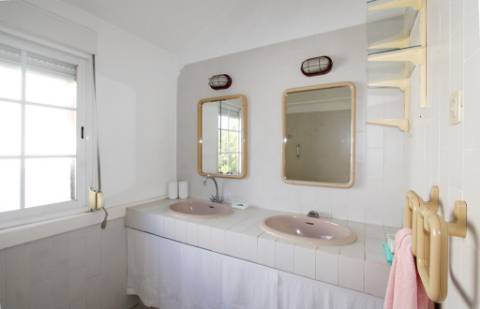 Moradia T6, lote 915m2, próxima da praia, na Parede, Cascais