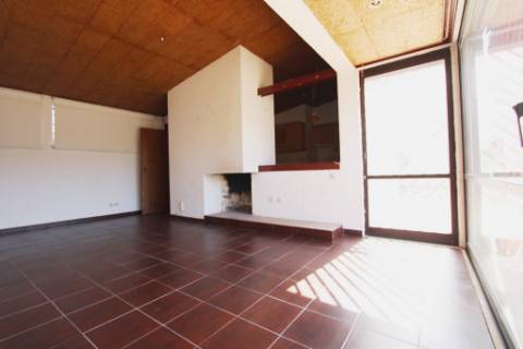 Moradia T6, lote 915m2, próxima da praia, na Parede, Cascais