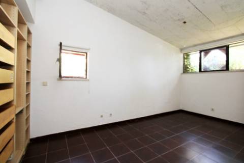 Moradia T6, lote 915m2, próxima da praia, na Parede, Cascais