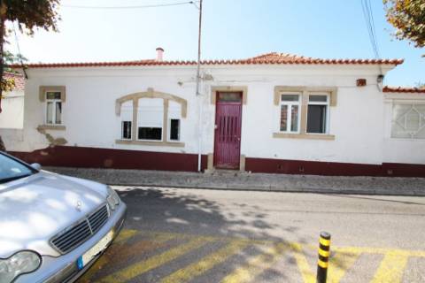 Moradia T6, lote 915m2, próxima da praia, na Parede, Cascais