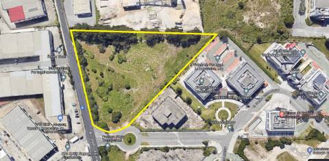 Lote de terreno para construção com 14.885m2, frente estrada principal, na Quinta da Beloura, Sintra
