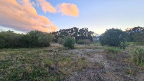 Lote de terreno para construção com 14.885m2, frente estrada principal, na Quinta da Beloura, Sintra