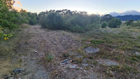 Lote de terreno para construção com 14.885m2, frente estrada principal, na Quinta da Beloura, Sintra
