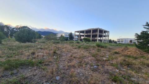 Lote de terreno para construção com 14.885m2, frente estrada principal, na Quinta da Beloura, Sintra