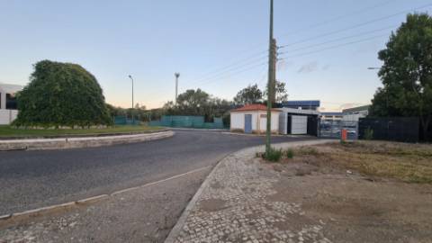 Lote de terreno para construção com 14.885m2, frente estrada principal, na Quinta da Beloura, Sintra