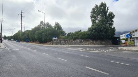 Lote de terreno para construção com 14.885m2, frente estrada principal, na Quinta da Beloura, Sintra