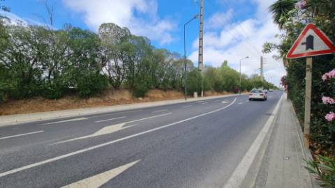 Lote de terreno para construção com 14.885m2, frente estrada principal, na Quinta da Beloura, Sintra