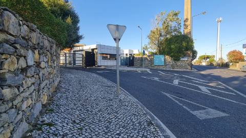 Lote de terreno para construção com 14.885m2, frente estrada principal, na Quinta da Beloura, Sintra