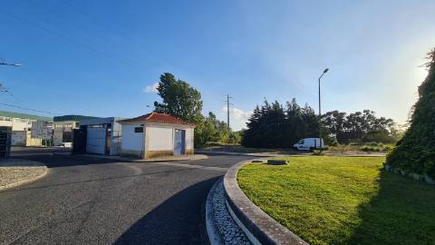 Lote de terreno para construção com 14.885m2, frente estrada principal, na Quinta da Beloura, Sintra