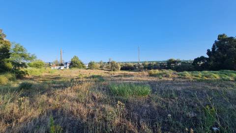 Lote de terreno para construção com 14.885m2, frente estrada principal, na Quinta da Beloura, Sintra