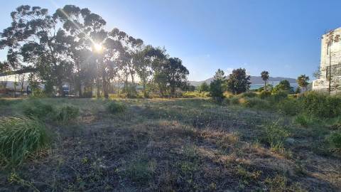 Lote de terreno para construção com 14.885m2, frente estrada principal, na Quinta da Beloura, Sintra