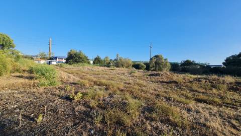 Lote de terreno para construção com 14.885m2, frente estrada principal, na Quinta da Beloura, Sintra