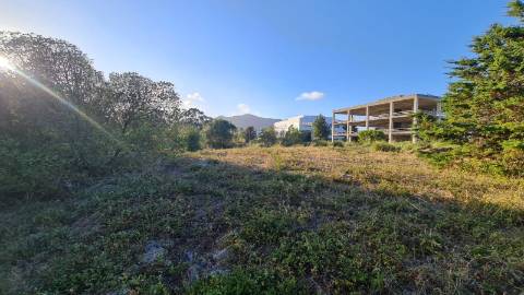 Lote de terreno para construção com 14.885m2, frente estrada principal, na Quinta da Beloura, Sintra