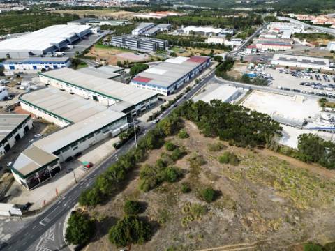 Lote de terreno para construção com 14.885m2, frente estrada principal, na Quinta da Beloura, Sintra