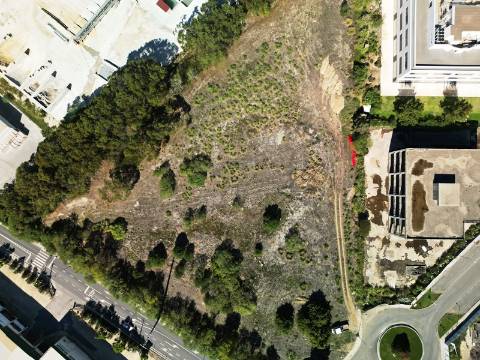 Lote de terreno para construção com 14.885m2, frente estrada principal, na Quinta da Beloura, Sintra