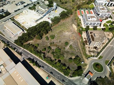 Lote de terreno para construção com 14.885m2, frente estrada principal, na Quinta da Beloura, Sintra