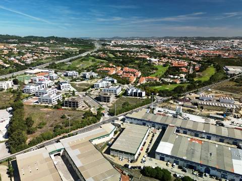Lote de terreno para construção com 14.885m2, frente estrada principal, na Quinta da Beloura, Sintra