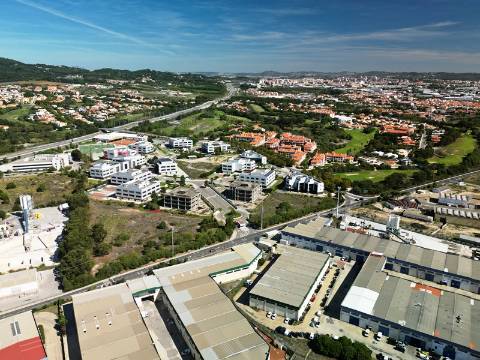 Lote de terreno para construção com 14.885m2, frente estrada principal, na Quinta da Beloura, Sintra