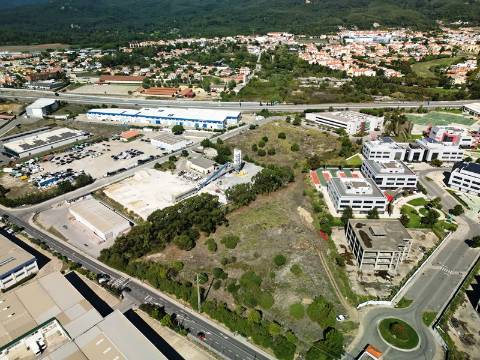 Lote de terreno para construção com 14.885m2, frente estrada principal, na Quinta da Beloura, Sintra
