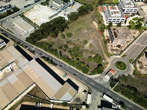 Lote de terreno para construção com 14.885m2, frente estrada principal, na Quinta da Beloura, Sintra