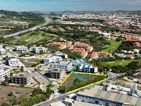 Lote de terreno para construção com 5932m2, frente estrada principal, na Quinta da Beloura, Sintra