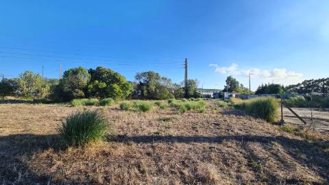 Lote de terreno para construção com 5932m2, frente estrada principal, na Quinta da Beloura, Sintra