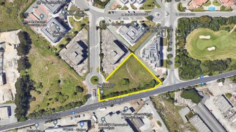 Lote de terreno para construção com 5932m2, frente estrada principal, na Quinta da Beloura, Sintra