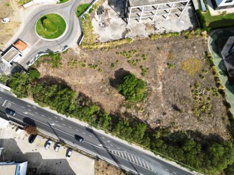 Lote de terreno para construção com 5932m2, frente estrada principal, na Quinta da Beloura, Sintra