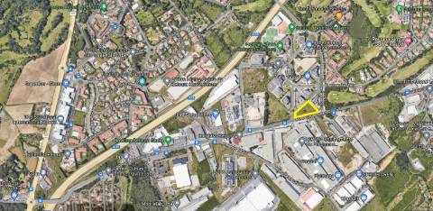 Lote de terreno para construção com 5932m2, frente estrada principal, na Quinta da Beloura, Sintra