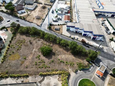 Lote de terreno para construção com 5932m2, frente estrada principal, na Quinta da Beloura, Sintra