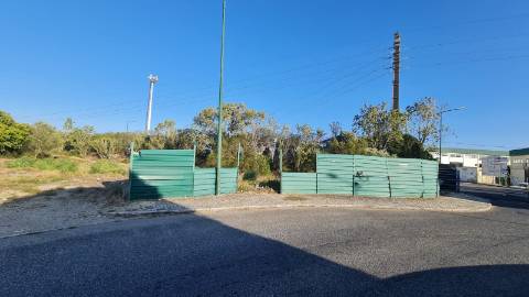 Lote de terreno para construção com 5932m2, frente estrada principal, na Quinta da Beloura, Sintra