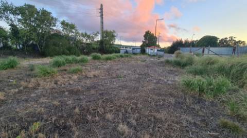 Lote de terreno para construção com 5932m2, frente estrada principal, na Quinta da Beloura, Sintra