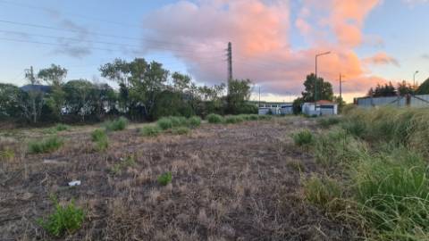 Lote de terreno para construção com 5932m2, frente estrada principal, na Quinta da Beloura, Sintra