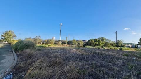Lote de terreno para construção com 5932m2, frente estrada principal, na Quinta da Beloura, Sintra