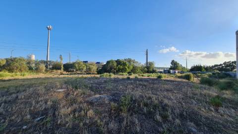 Lote de terreno para construção com 5932m2, frente estrada principal, na Quinta da Beloura, Sintra