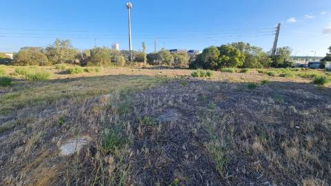 Lote de terreno para construção com 5932m2, frente estrada principal, na Quinta da Beloura, Sintra