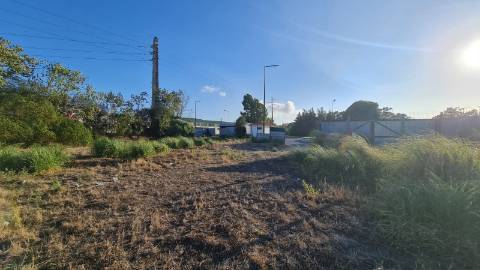 Lote de terreno para construção com 5932m2, frente estrada principal, na Quinta da Beloura, Sintra