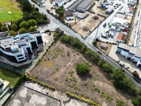 Lote de terreno para construção com 5932m2, frente estrada principal, na Quinta da Beloura, Sintra