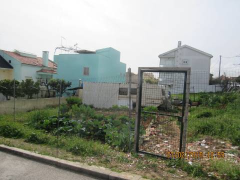 Terreno p/ construção em Santa Iria da Azóia