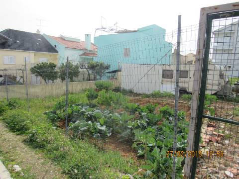 Terreno p/ construção em Santa Iria da Azóia