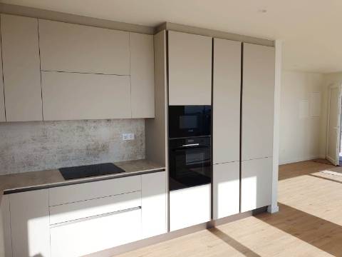 Excelente moradia térrea T3, com piscina e jardins, na Lourinhã