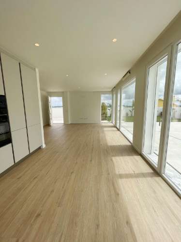 Excelente moradia térrea T3, com piscina e jardins, na Lourinhã