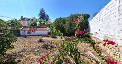 Moradia T6, lote 915m2, próxima da praia, na Parede, Cascais