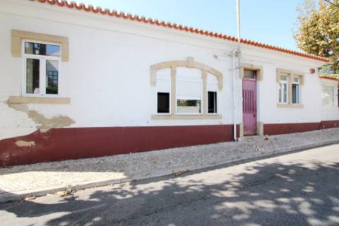 Moradia T6, lote 915m2, próxima da praia, na Parede, Cascais