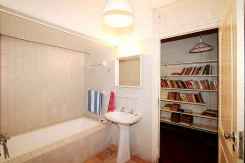 Moradia T6, lote 915m2, próxima da praia, na Parede, Cascais