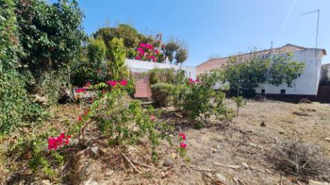 Moradia T6, lote 915m2, próxima da praia, na Parede, Cascais