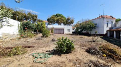 Moradia T6, lote 915m2, próxima da praia, na Parede, Cascais